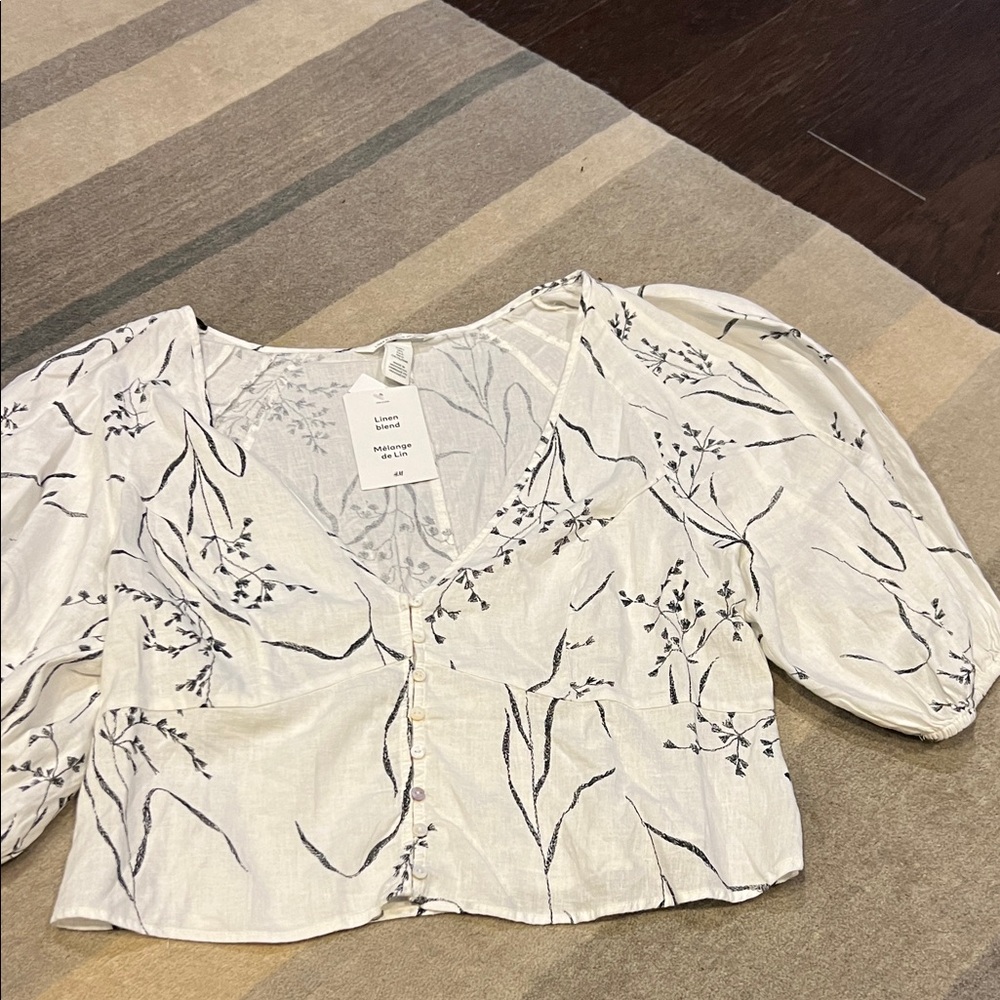 H&M White Floral Blouse with Puff Sleeves